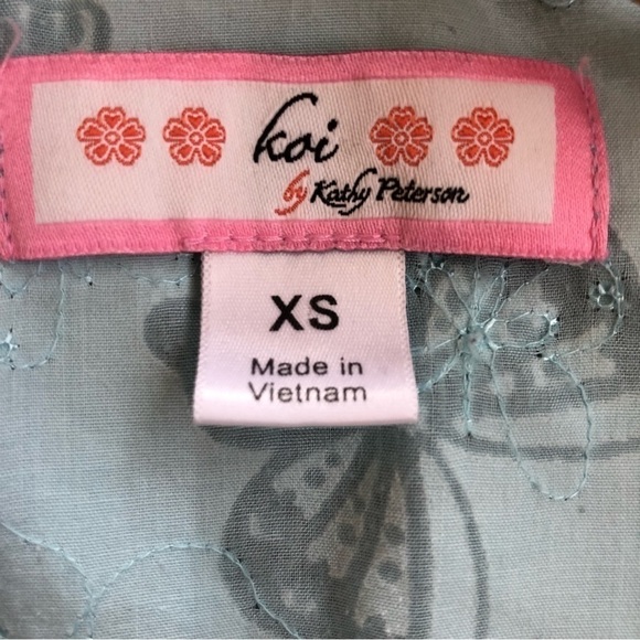 KOI turquoise scrub uniform top. Butterfly print & embroidery. Size XS - Picture 5 of 9